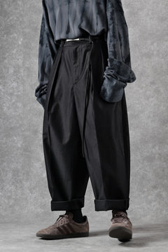 画像をギャラリービューアに読み込む, atelier AMBER COTTON SATIN TAPERED WIDE PANTS (black)