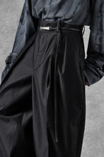 画像をギャラリービューアに読み込む, atelier AMBER COTTON SATIN TAPERED WIDE PANTS (black)