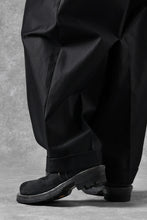 画像をギャラリービューアに読み込む, atelier AMBER COTTON SATIN TAPERED WIDE PANTS (black)