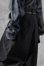 画像をギャラリービューアに読み込む, atelier AMBER COTTON SATIN TAPERED WIDE PANTS (black)