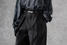 画像をギャラリービューアに読み込む, atelier AMBER COTTON SATIN TAPERED WIDE PANTS (black)