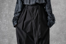 画像をギャラリービューアに読み込む, atelier AMBER COTTON SATIN TAPERED WIDE PANTS (black)