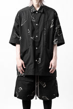 画像をギャラリービューアに読み込む, A.F ARTEFACT PYRA PATTERN PRINT H/S COVER-ALL SHIRT (BLACK)