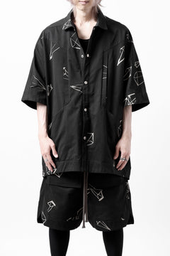 画像をギャラリービューアに読み込む, A.F ARTEFACT PYRA PATTERN PRINT H/S COVER-ALL SHIRT (BLACK)