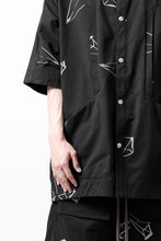 画像をギャラリービューアに読み込む, A.F ARTEFACT PYRA PATTERN PRINT H/S COVER-ALL SHIRT (BLACK)