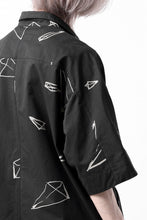 画像をギャラリービューアに読み込む, A.F ARTEFACT PYRA PATTERN PRINT H/S COVER-ALL SHIRT (BLACK)