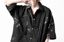 画像をギャラリービューアに読み込む, A.F ARTEFACT PYRA PATTERN PRINT H/S COVER-ALL SHIRT (BLACK)
