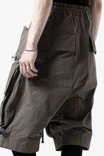 画像をギャラリービューアに読み込む, A.F ARTEFACT RADICAL-ZIP MILITARY SARROUEL SHORTS (KHAKI)