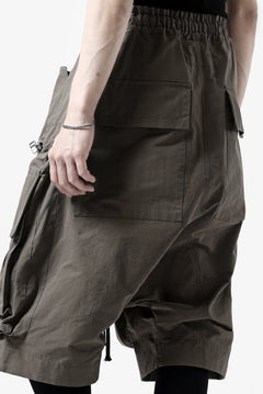 画像をギャラリービューアに読み込む, A.F ARTEFACT RADICAL-ZIP MILITARY SARROUEL SHORTS (KHAKI)