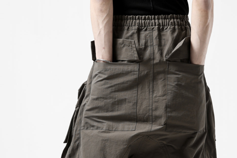 画像をギャラリービューアに読み込む, A.F ARTEFACT RADICAL-ZIP MILITARY SARROUEL SHORTS (KHAKI)