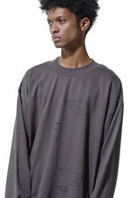 画像をギャラリービューアに読み込む, A.F ARTEFACT PYRA PATTERN PRINT CREW NECK TOPS (GREY)