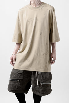 画像をギャラリービューアに読み込む, A.F ARTEFACT PYRA PATTERN PRINT THICK-COLLAR LOOSEY TEE (BEIGE)