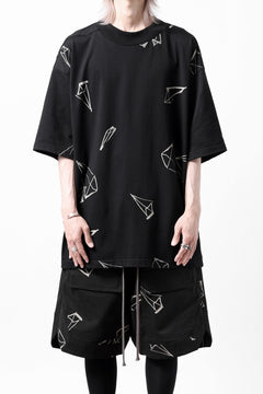 画像をギャラリービューアに読み込む, A.F ARTEFACT PYRA PATTERN PRINT THICK-COLLAR LOOSEY TEE (BLACK)