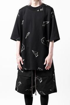 画像をギャラリービューアに読み込む, A.F ARTEFACT PYRA PATTERN PRINT THICK-COLLAR LOOSEY TEE (BLACK)