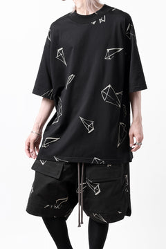 画像をギャラリービューアに読み込む, A.F ARTEFACT PYRA PATTERN PRINT THICK-COLLAR LOOSEY TEE (BLACK)