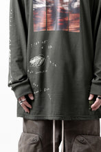 画像をギャラリービューアに読み込む, A.F ARTEFACT THICK-COLLAR BASIC L/S T-SHIRT / TYPE A PRINT (KHAKI)