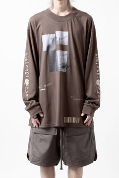 画像をギャラリービューアに読み込む, A.F ARTEFACT THICK-COLLAR BASIC L/S T-SHIRT / TYPE B PRINT (BROWN)