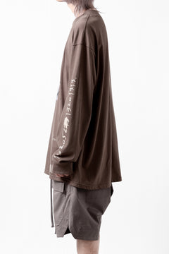 画像をギャラリービューアに読み込む, A.F ARTEFACT THICK-COLLAR BASIC L/S T-SHIRT / TYPE B PRINT (BROWN)