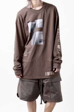 画像をギャラリービューアに読み込む, A.F ARTEFACT THICK-COLLAR BASIC L/S T-SHIRT / TYPE B PRINT (BROWN)