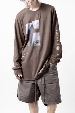 画像をギャラリービューアに読み込む, A.F ARTEFACT THICK-COLLAR BASIC L/S T-SHIRT / TYPE B PRINT (BROWN)