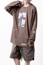 画像をギャラリービューアに読み込む, A.F ARTEFACT THICK-COLLAR BASIC L/S T-SHIRT / TYPE B PRINT (BROWN)