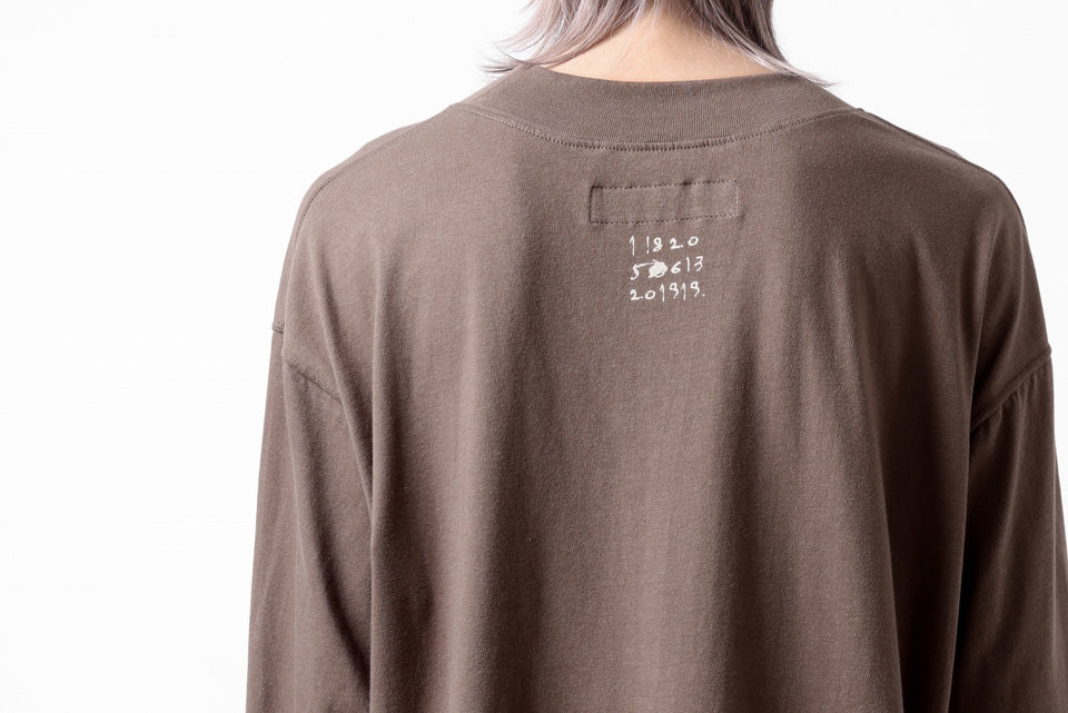 画像をギャラリービューアに読み込む, A.F ARTEFACT THICK-COLLAR BASIC L/S T-SHIRT / TYPE B PRINT (BROWN)