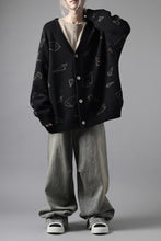 画像をギャラリービューアに読み込む, A.F ARTEFACT PYRA PATTERN COTTON KNIT CARDIGAN (BLACK x BROWN)
