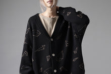 画像をギャラリービューアに読み込む, A.F ARTEFACT PYRA PATTERN COTTON KNIT CARDIGAN (BLACK x BROWN)