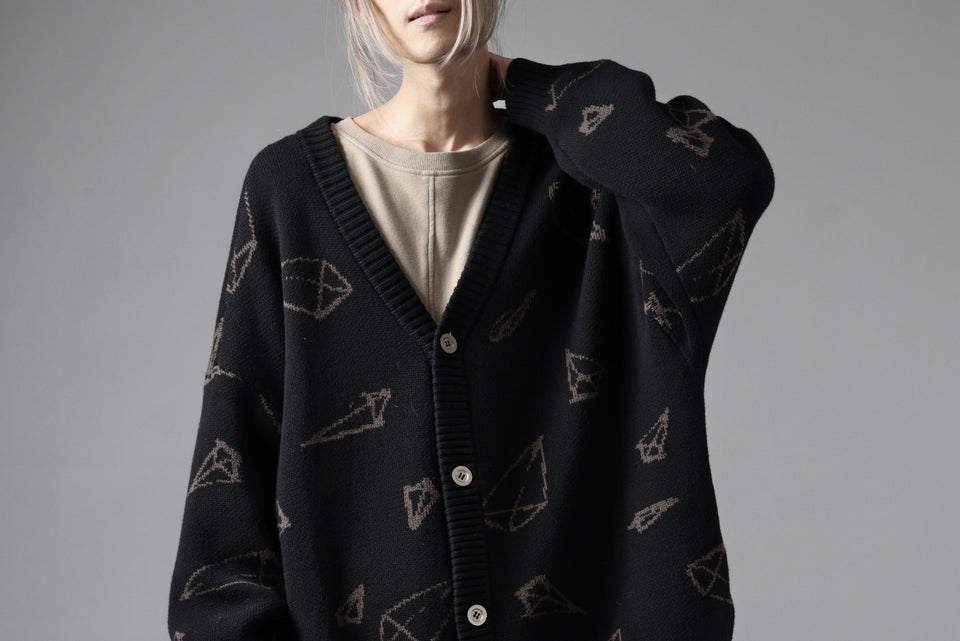 画像をギャラリービューアに読み込む, A.F ARTEFACT PYRA PATTERN COTTON KNIT CARDIGAN (BLACK x BROWN)