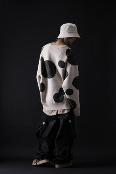 画像をギャラリービューアに読み込む, A.F ARTEFACT POLKA PATTERN KNIT TOPS (BEIGE x GREY)