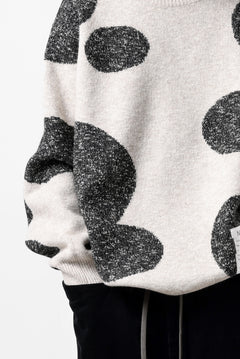 画像をギャラリービューアに読み込む, A.F ARTEFACT POLKA PATTERN KNIT TOPS (BEIGE x GREY)