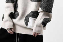 画像をギャラリービューアに読み込む, A.F ARTEFACT POLKA PATTERN KNIT TOPS (BEIGE x GREY)
