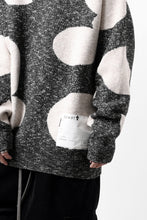 画像をギャラリービューアに読み込む, A.F ARTEFACT POLKA PATTERN KNIT TOPS (GREY x BEIGE)