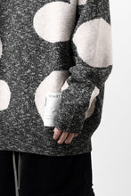 画像をギャラリービューアに読み込む, A.F ARTEFACT POLKA PATTERN KNIT TOPS (GREY x BEIGE)