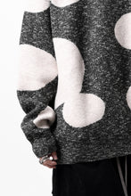 画像をギャラリービューアに読み込む, A.F ARTEFACT POLKA PATTERN KNIT TOPS (GREY x BEIGE)