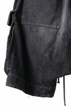 画像をギャラリービューアに読み込む, A.F ARTEFACT LOWCROTCH MILITARY WIDE SHORTS / FADED AGING DENIM (BLACK)