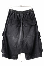 画像をギャラリービューアに読み込む, A.F ARTEFACT LOWCROTCH MILITARY WIDE SHORTS / FADED AGING DENIM (BLACK)