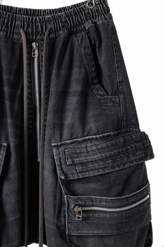 画像をギャラリービューアに読み込む, A.F ARTEFACT LOWCROTCH MILITARY WIDE SHORTS / FADED AGING DENIM (BLACK)