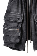 画像をギャラリービューアに読み込む, A.F ARTEFACT LOWCROTCH MILITARY WIDE SHORTS / FADED AGING DENIM (BLACK)