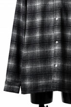 画像をギャラリービューアに読み込む, A.F ARTEFACT SNAPPED OVER SHIRT / OMBRE FLANNEL (BLACK x WHITE)