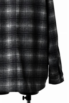 画像をギャラリービューアに読み込む, A.F ARTEFACT SNAPPED OVER SHIRT / OMBRE FLANNEL (BLACK x WHITE)