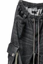 画像をギャラリービューアに読み込む, A.F ARTEFACT EXTREME WIDE CARGO PANTS / FADED AGING DENIM (VINTAGE BLACK)