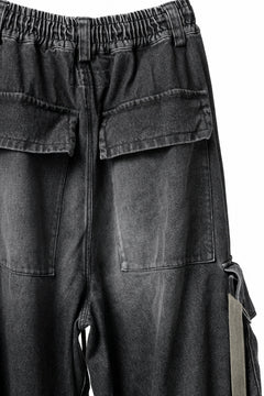 画像をギャラリービューアに読み込む, A.F ARTEFACT EXTREME WIDE CARGO PANTS / FADED AGING DENIM (VINTAGE BLACK)