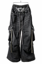 画像をギャラリービューアに読み込む, A.F ARTEFACT EXTREME WIDE CARGO PANTS / FADED AGING DENIM (VINTAGE BLACK)