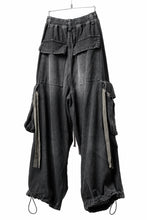 画像をギャラリービューアに読み込む, A.F ARTEFACT EXTREME WIDE CARGO PANTS / FADED AGING DENIM (VINTAGE BLACK)