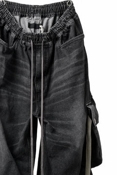 画像をギャラリービューアに読み込む, A.F ARTEFACT EXTREME WIDE CARGO PANTS / FADED AGING DENIM (VINTAGE BLACK)