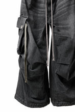 画像をギャラリービューアに読み込む, A.F ARTEFACT EXTREME WIDE CARGO PANTS / FADED AGING DENIM (VINTAGE BLACK)