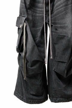 画像をギャラリービューアに読み込む, A.F ARTEFACT EXTREME WIDE CARGO PANTS / FADED AGING DENIM (VINTAGE BLACK)