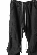 画像をギャラリービューアに読み込む, A.F ARTEFACT TUCK VOLUME BAGGY PANTS / ORGANIC LINEN (BLACK)