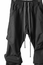画像をギャラリービューアに読み込む, A.F ARTEFACT TUCK VOLUME BAGGY PANTS / SMOOTH NYLON (BLACK)
